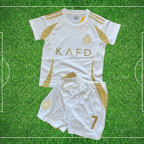 Ronaldo Al nasr gold  kids jersey shorts set lots of sizes - Picture 2 of 3